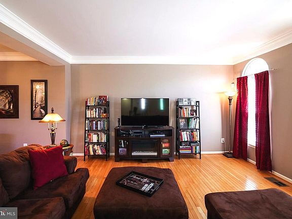 4th image of 21340 Sawyer Sq