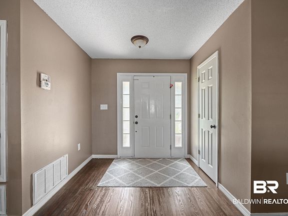 5th image of 160 Robbins Blvd