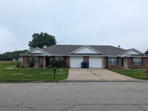 203 E 10th Ave, Caney, KS 67333