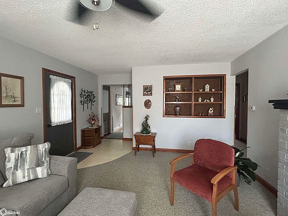 5th image of 220 5th Ave NE