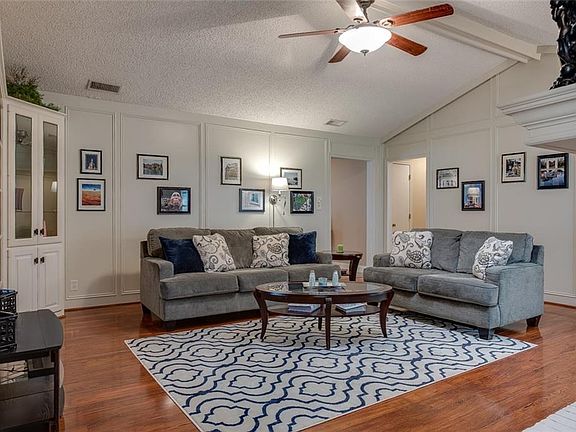 4th image of 303 High Brook Dr