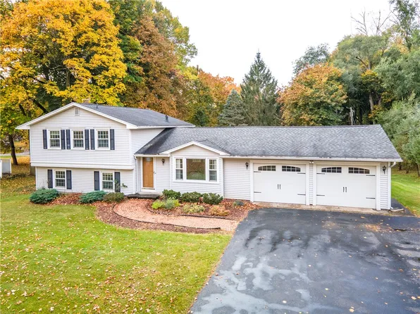 1885 Jackson Rd, Penfield, NY 14526