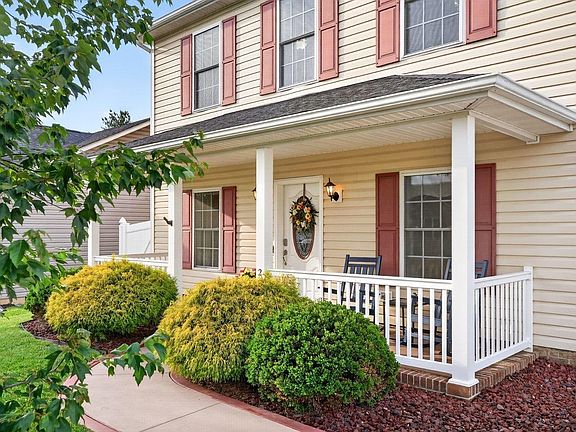 2nd image of 264 Dylan Cir