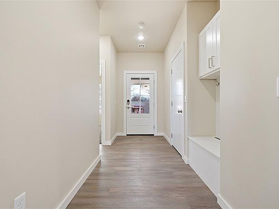 4th image of 3483 Elizabeth St
