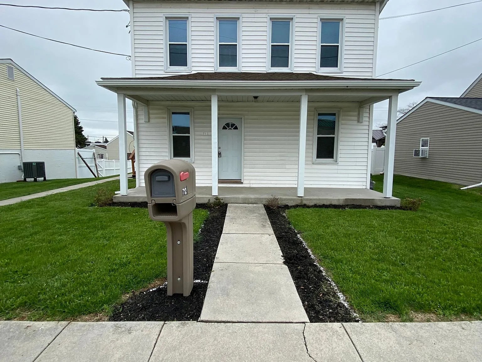 712 Linden Ave — Photo 1