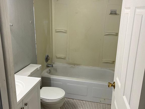3rd image of 13B Kingery Quarter