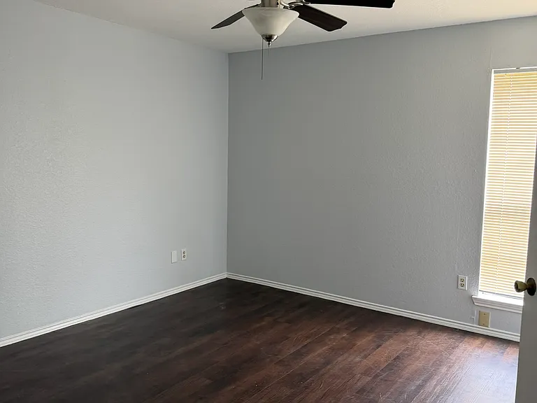 304 Gregory Ln — Photo 10
