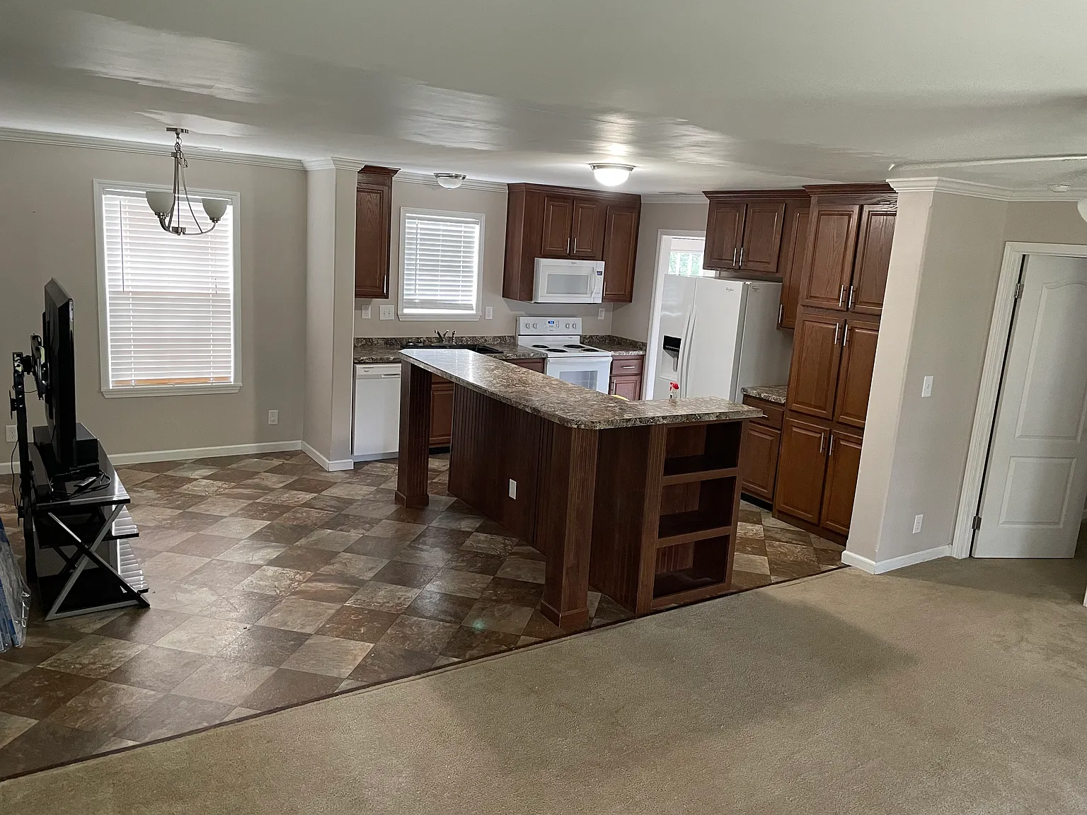 3 bed, 1280 sqft, $1,600 — Photo 2