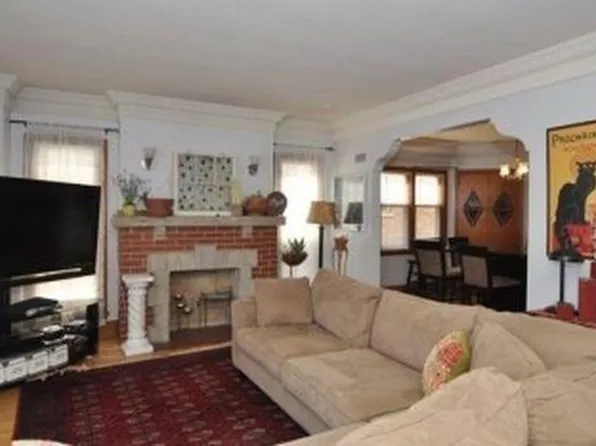 2657 N 62nd St, Wauwatosa, WI 53213