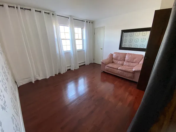 (undisclosed Address), Syosset, NY 11791