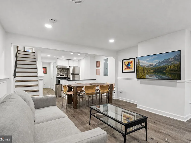 1534 8th St NW #B — Photo 3