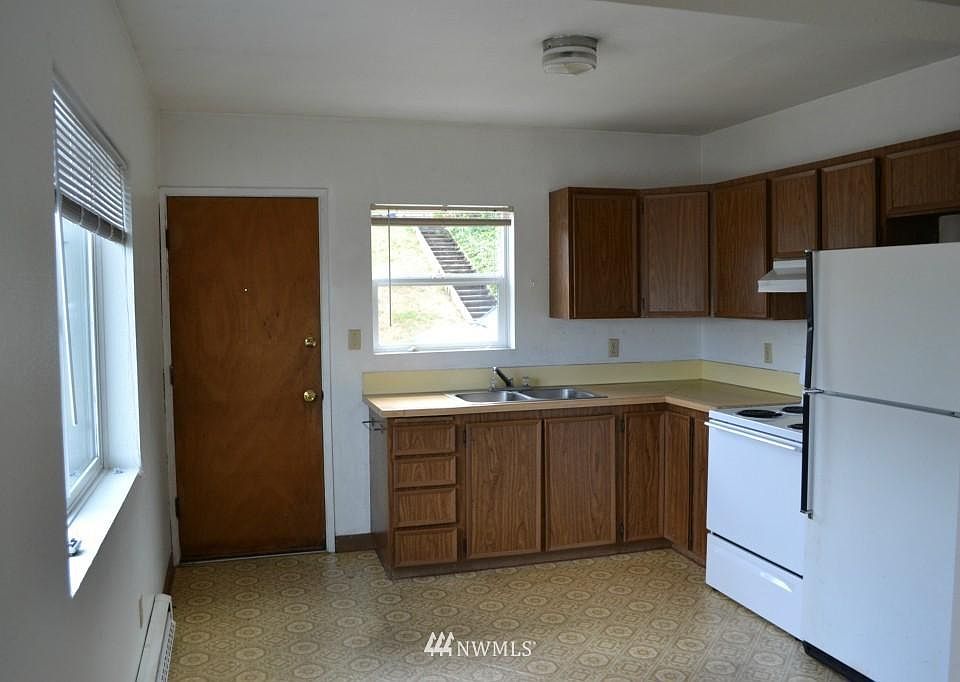 1st image of 2413 N 31st St