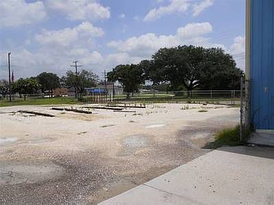 2nd image of 916 Enterprise Blvd