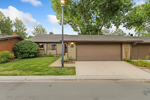 1916 Winterberry Way Photo 1