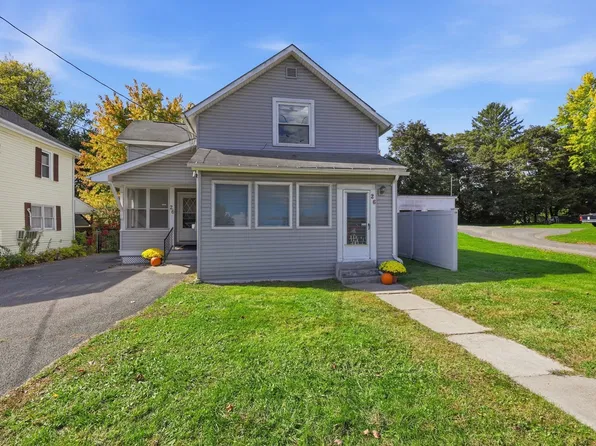 26 Elm St, Greenfield, MA 01301