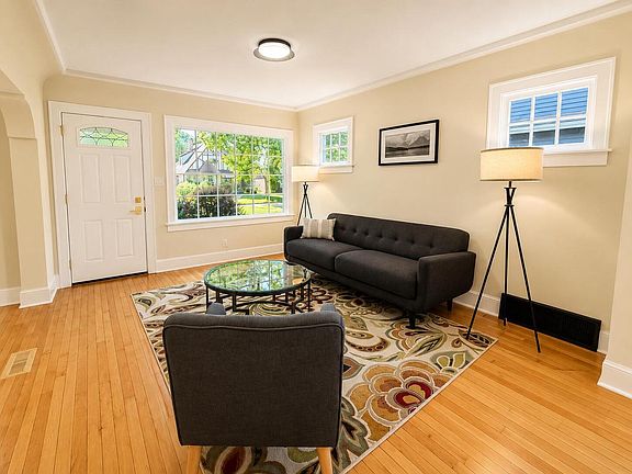 4th image of 4937 N Hollywood AVENUE
