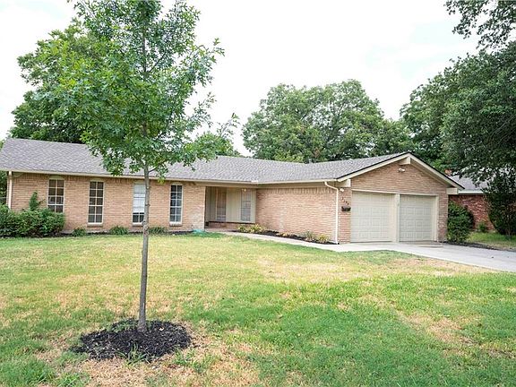 3rd image of 3305 Glenmont Dr