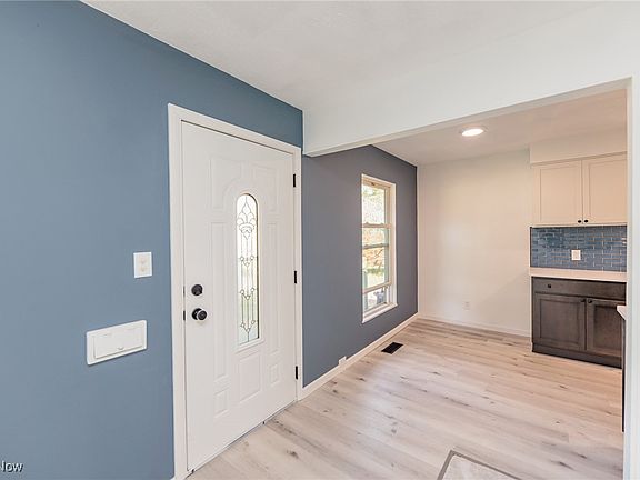 3rd image of 261 Kempton Dr