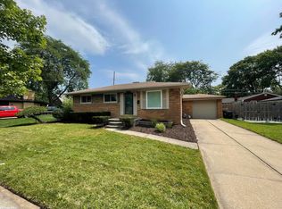 27206 Princeton St, Saint Clair Shores, MI 48081
