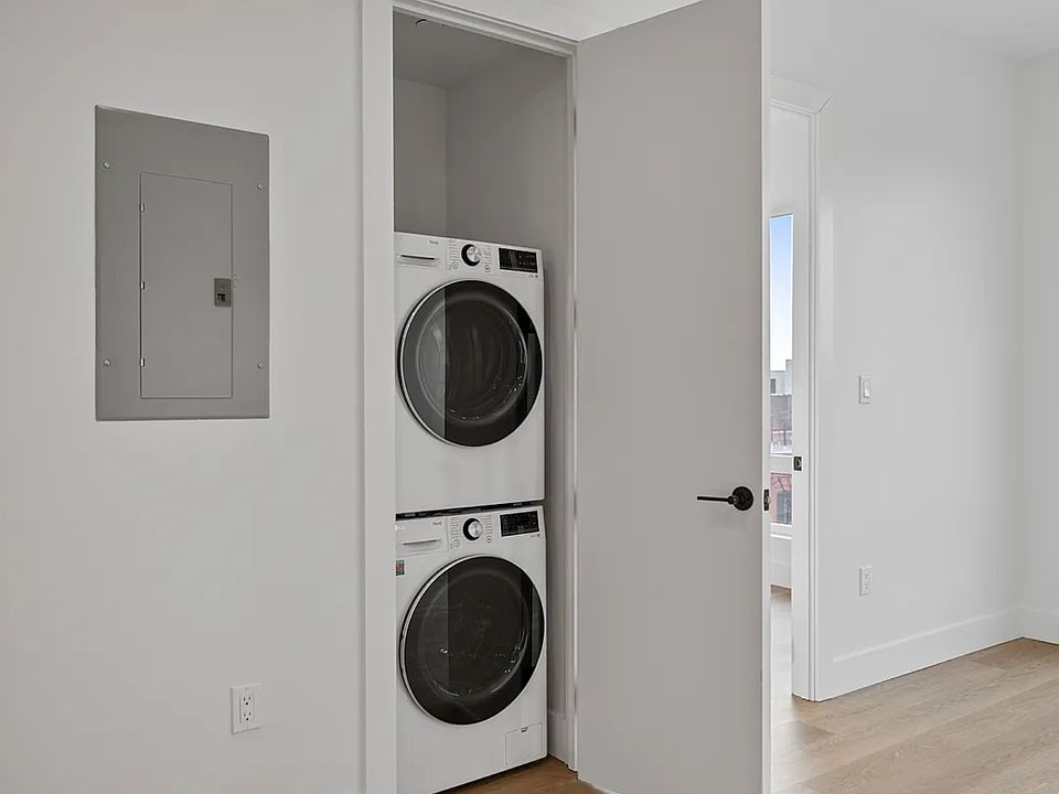 1st image of 15 Pulaski St #1