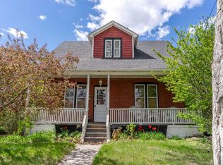 1613 17a St SE, Calgary, AB T2G3W8