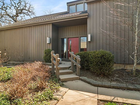 4th image of 563 Woodview Rd APT D