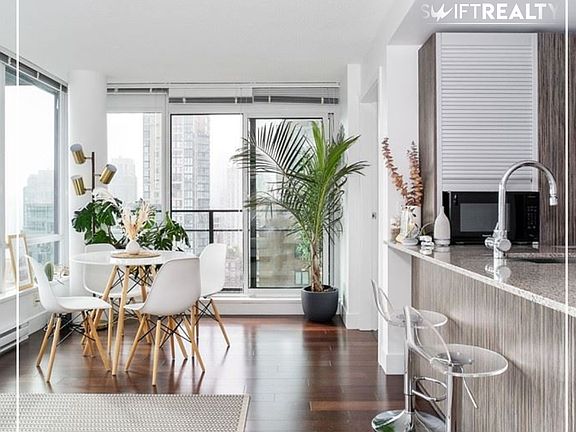 03_1701-1088 Richard St_Spacious Kitchen_12042024