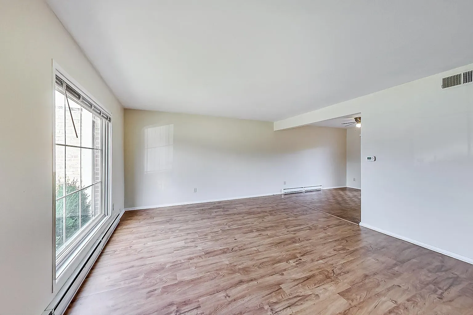 3 bed, 1.5 bath, 1242 sqft, $1,220 — Photo 2