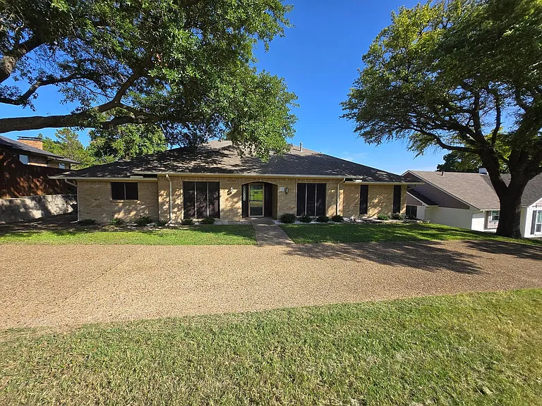 206 Alta Vista Dr — Photo 1