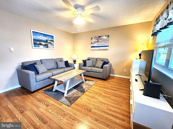 5th image of 825 Plymouth Pl #18