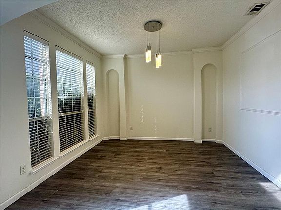 4th image of 5553 Monthaven Dr