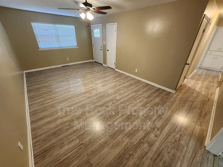 925 N Linda Ave — Photo 3