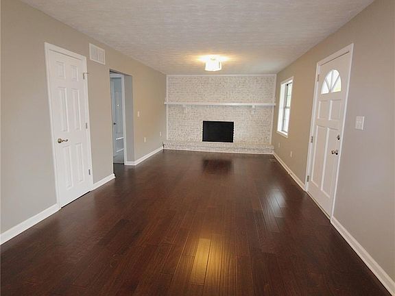 4th image of 1022 Village Dr