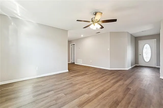 3 bed, 2.0 bath, 1432 sqft, $2,000 — Photo 3
