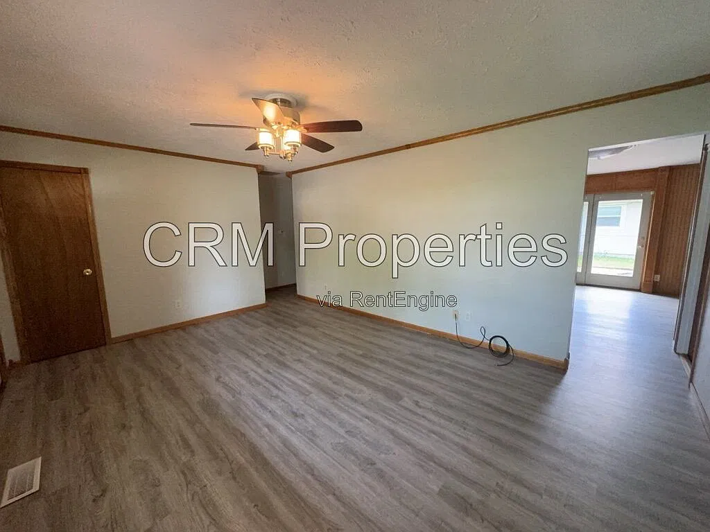 3 bed, 1.0 bath, 1040 sqft, $1,350 — Photo 4
