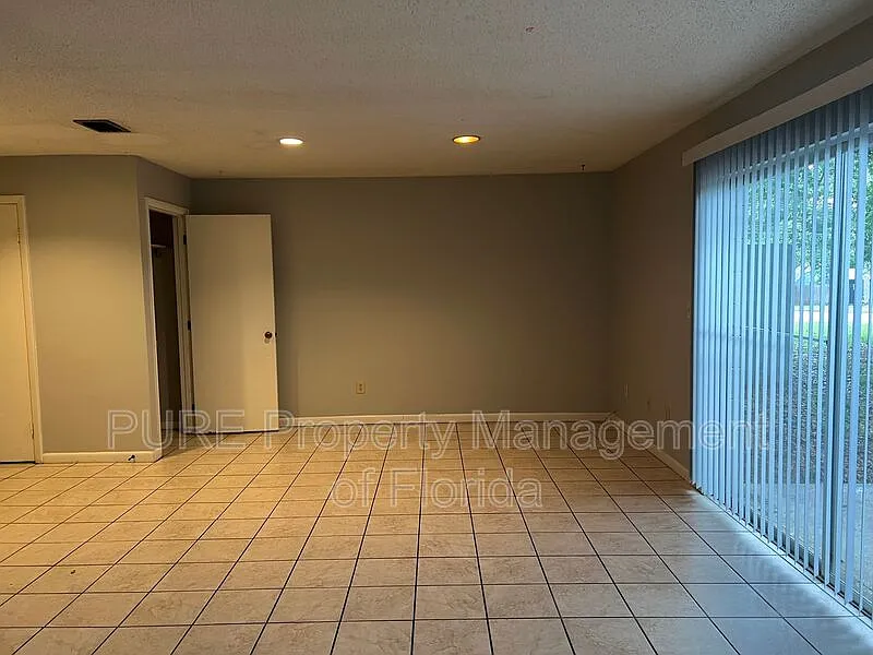 2 bed, 1.5 bath, 1151 sqft, $1,195 — Photo 3