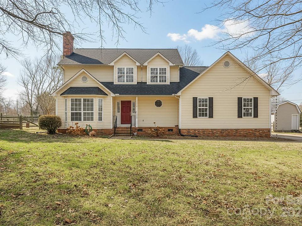 1st image of 110 Turnberry Ln