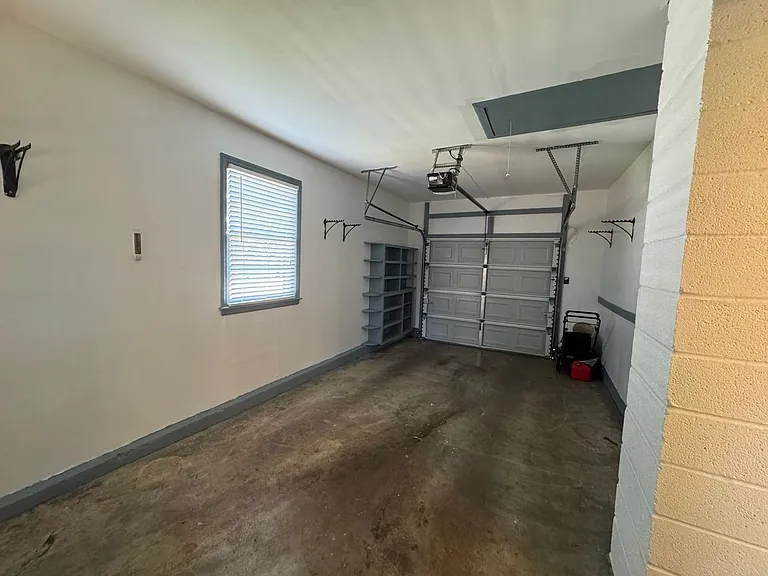 121 NW 6th St — Photo 11