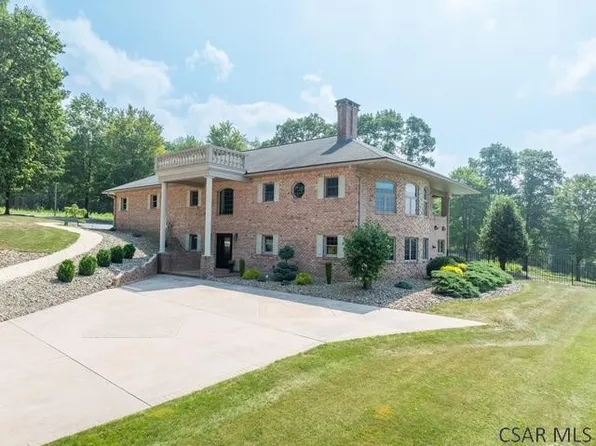 960 Beechwood Dr, Windber, PA 15963