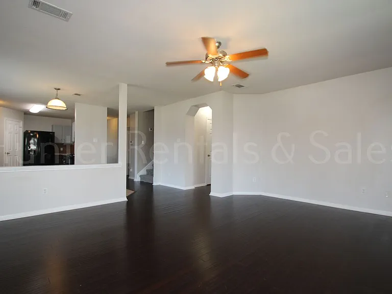 6712 Taree Loop — Photo 3