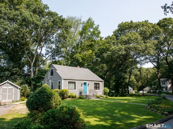 27 Laurel Circle Drive, Norwich, CT 06360
