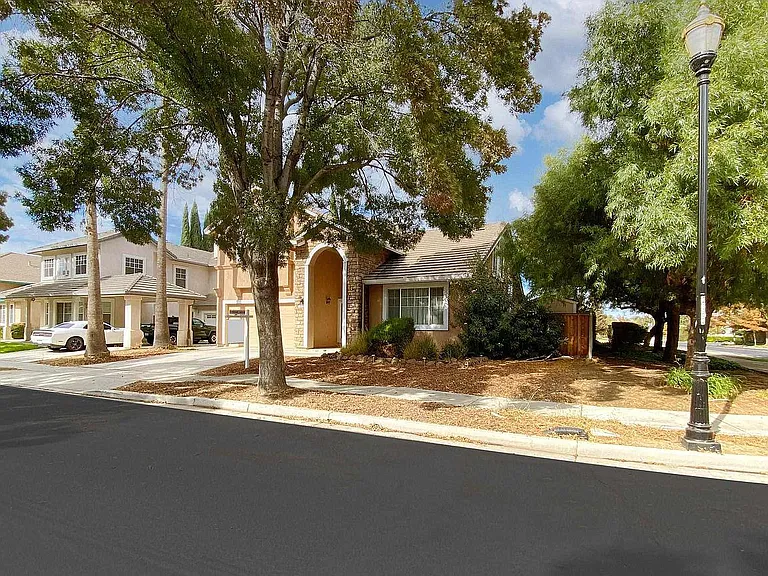 595 Birchwood Rd — Photo 8
