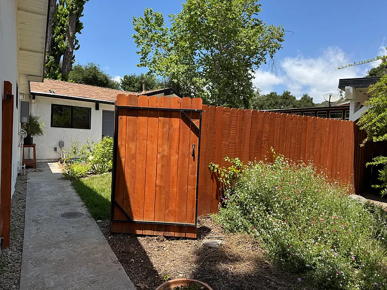 385 Burnham Rd — Photo 3