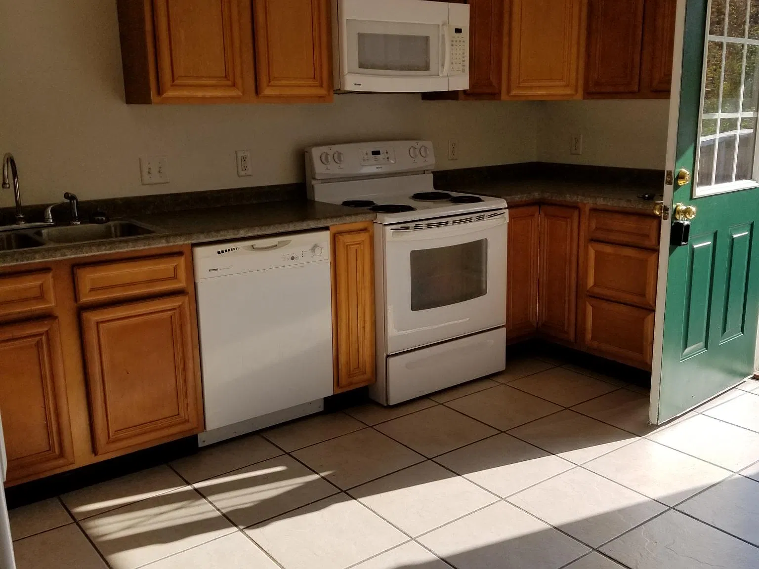 2 bed, 1050 sqft, $1,950 — Photo 4
