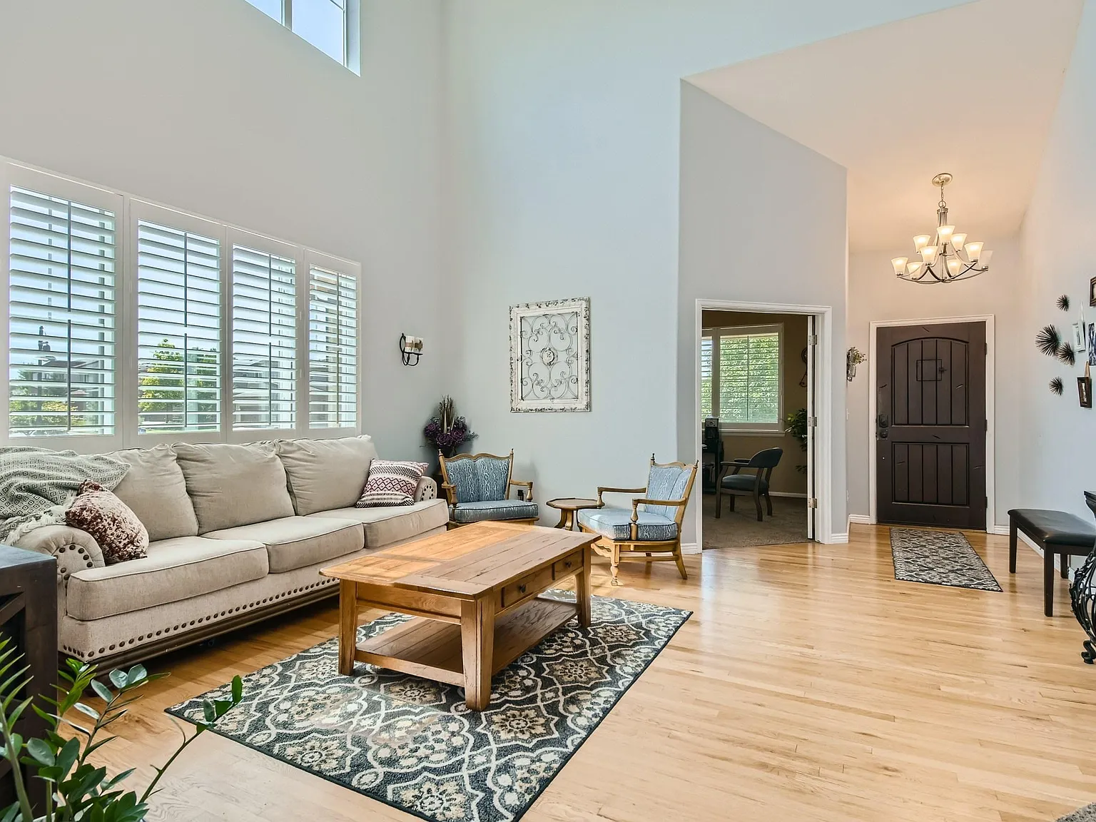 4 bed, 3.5 bath, 2912 sqft, $3,100 — Photo 4