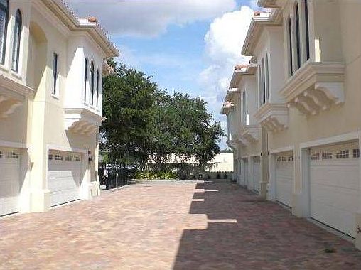 2nd image of 3814 Villas Del Sol