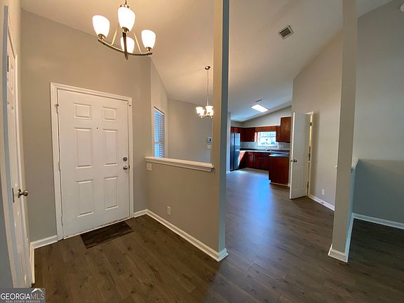 5th image of 118 Hydrangea Rd