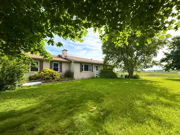 704 Carnahan Rd, Compton, IL 61318