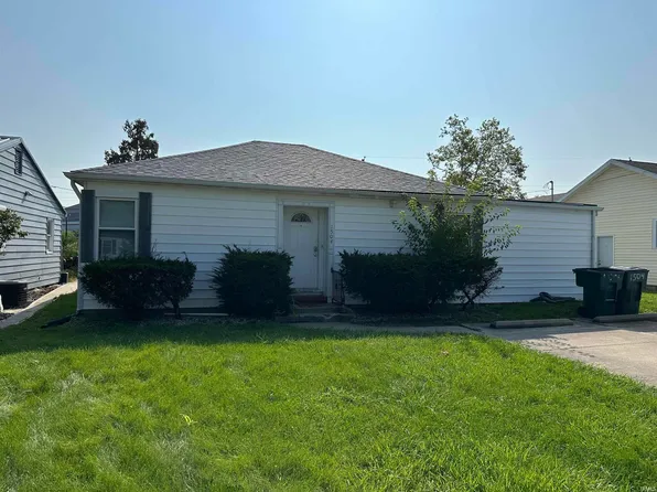 1504 N Woodridge Ave, Muncie, IN 47304