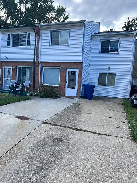 4 bed, 2.5 bath, 1536 sqft, $2,300 — Photo 2